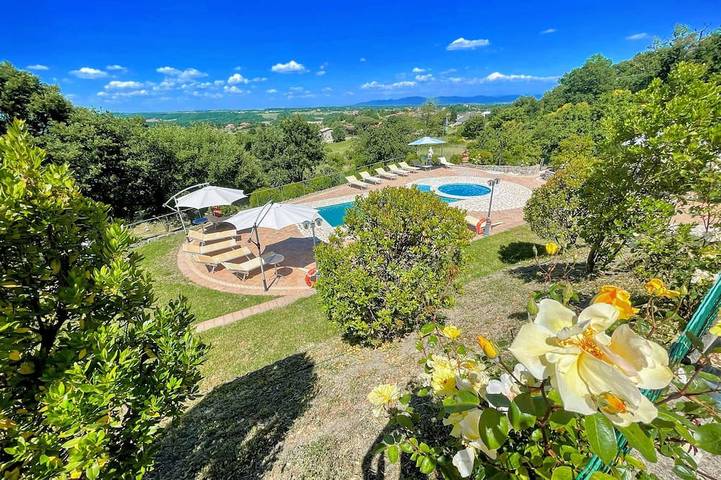 Villa per 16 persone, con giardino e idromassaggio in Montefiascone