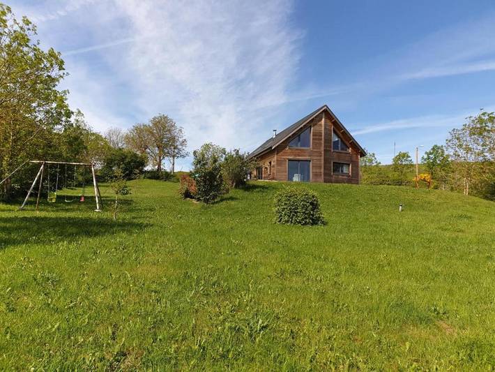 Location de vacances pour 8 personnes, avec terrasse à Talizat