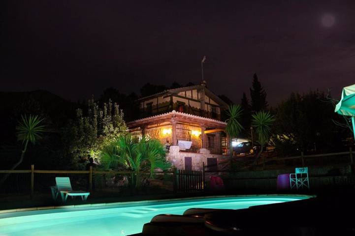 Casa rural para 3 personas, con piscina además de jacuzzi y jardín, Familias con niños en Extremadura - 4