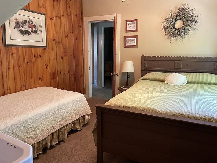 Vacation rental for 22 people, with yard and hot tub as well as terrace in North Conway