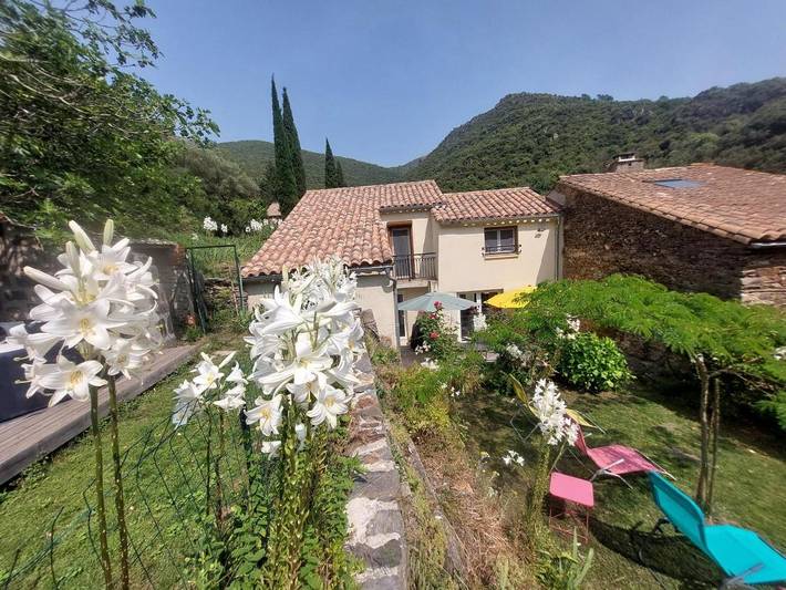Gîte pour 6 personnes, avec jardin et vue à Cabrespine