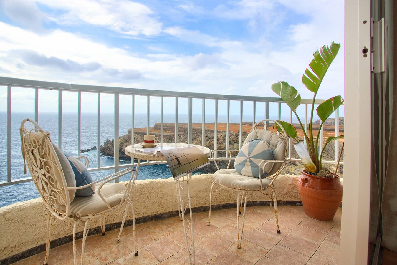 Studio entier, Studio de vacances 'Atlantic Retreat' avec vue sur la mer, piscine partagée et Wi-Fi in San Marcos, Tenerife du Nord