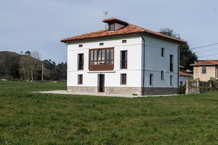 Casa rural para 8 personas, con Balcón además de Terraza y Jardín en Posada de Llanes