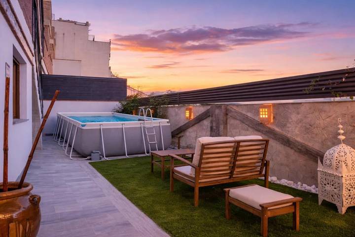 Location de vacances pour 14 personnes, avec Balcon et Terrasse ainsi que Jardin et Piscine à Alfacar
