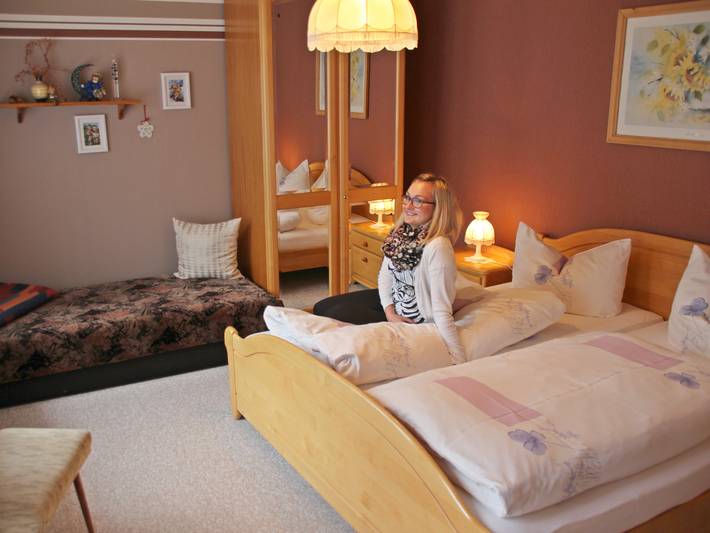 Ganze Ferienwohnung, Haus Sonnenschein - Ferienwohnung in Scheibe-Alsbach, Neuhaus am Rennweg