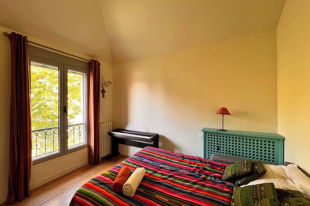 Family home near train station in Garches, Altos del Sena