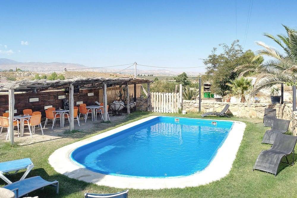 2 bedroom nice home in Baza in Baza, Geoparque de Granada