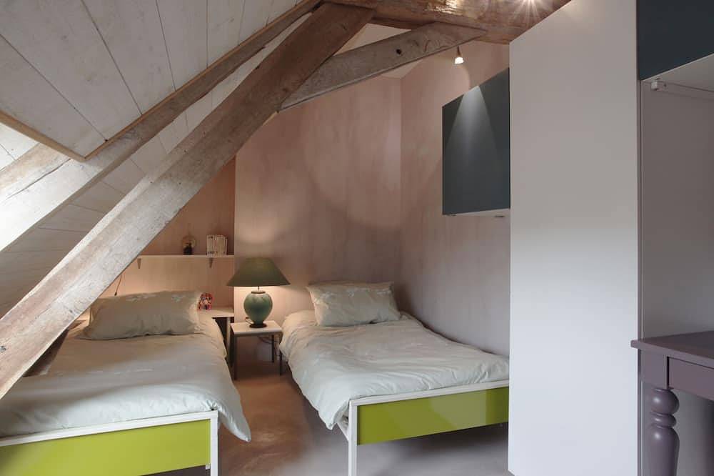 Location vacances La Barillère 3 étoiles - 3 chambres, 6 personnes - piscine in Le Petit-Pressigny, Région de Loches