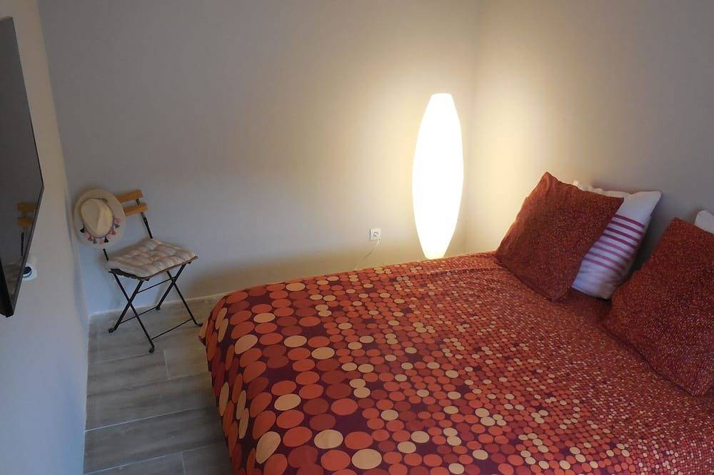 Maison de village de charme en pierre entièrement rénovée in Limans, Parc naturel régional du Luberon