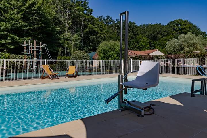 Maison de vacances 'Fleurie' avec piscine partagée, Wi-Fi et climatisation in Castelnaud-la-Chapelle, Périgord Noir