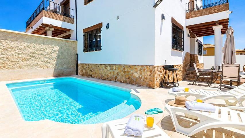 Casa rural para 8 personas, con Balcón y Jacuzzi además de Terraza y Jardín en Santa Elena