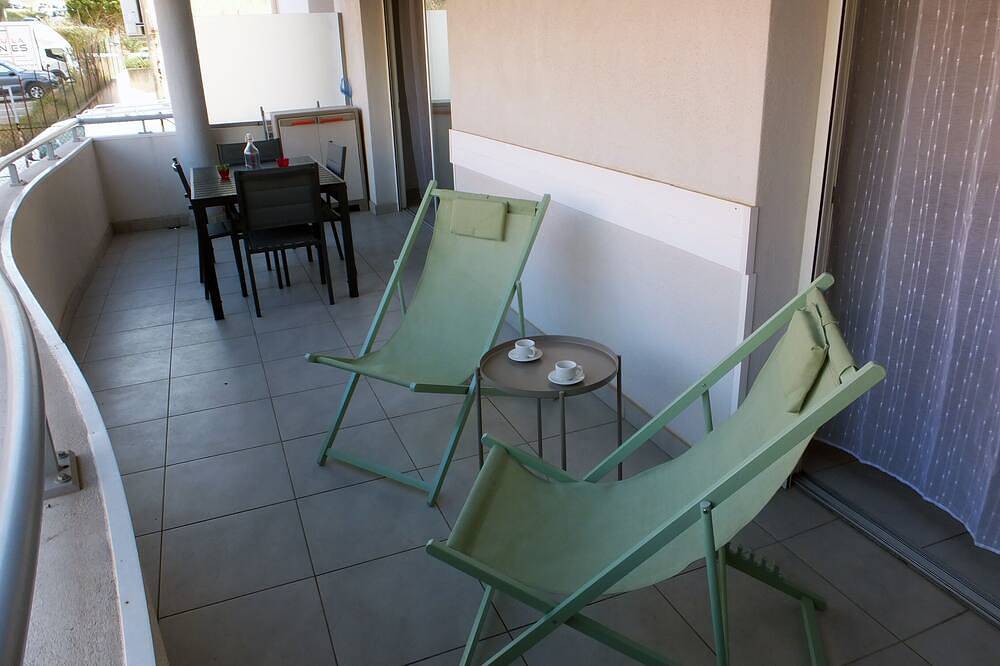 Apartamento entero, T2 near beaches, center, port and amenities. Large terrace. in Calvi, Region de Calvi