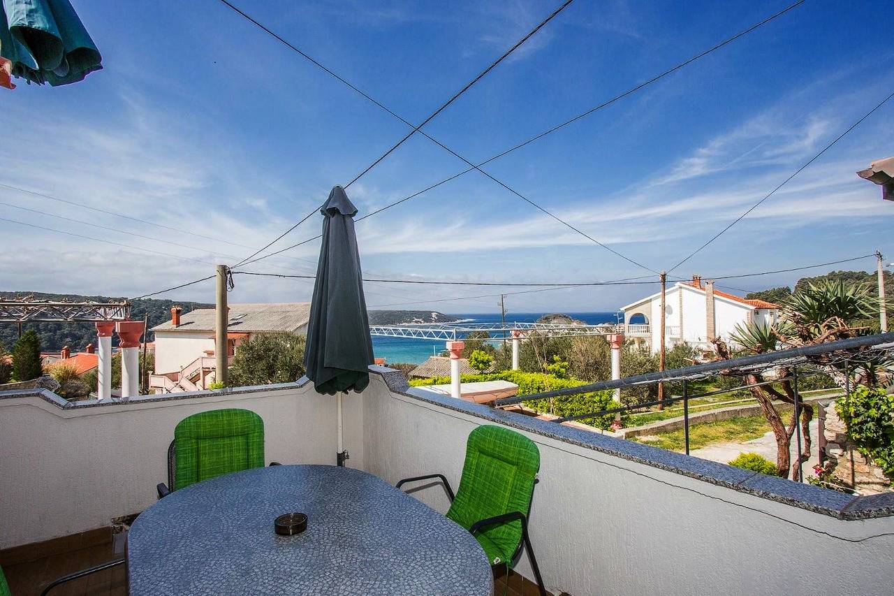 Geheel appartement, Vakantieappartement voor 5 personen met balkon/terras in Kampor, Rab