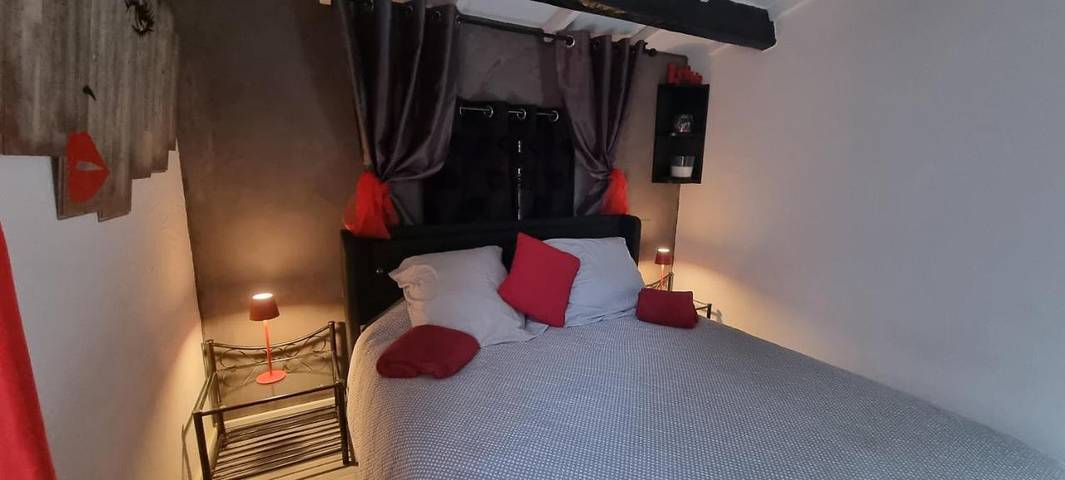 Gîte pour 2 personnes, avec jardin ainsi que piscine et jacuzzi à Villecroze - 4