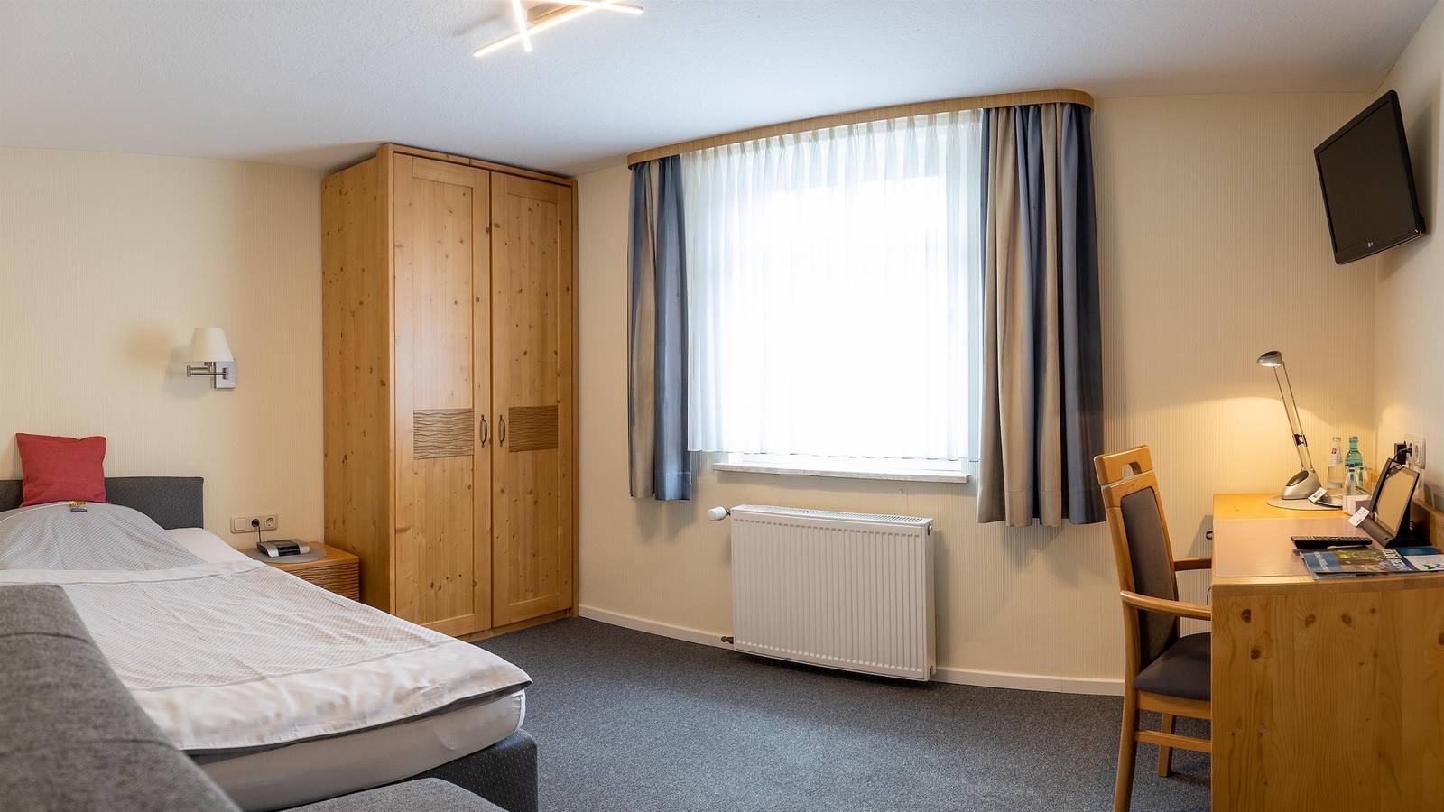 Einzelzimmer, Dusche, Wc in Wesertal, Hessisches Bergland