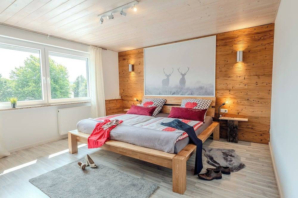 Ganze Wohnung, Charmante Ferienwohnung mit Dachterrasse in Bad Rodach, Oberes Maintal - Coburger Land