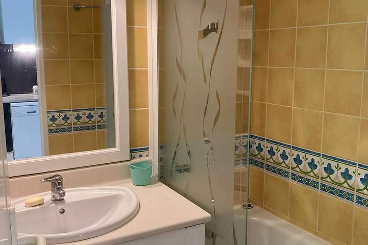 Gîte pour 4 personnes, avec terrasse ainsi que jardin et piscine dans Golf Saint-Laurent - 3