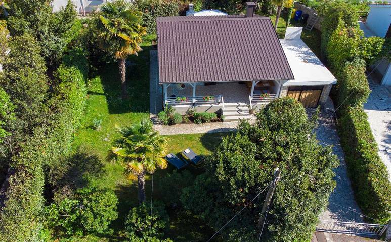 Ferienhaus für 4 Personen, mit Terrasse und Garten
