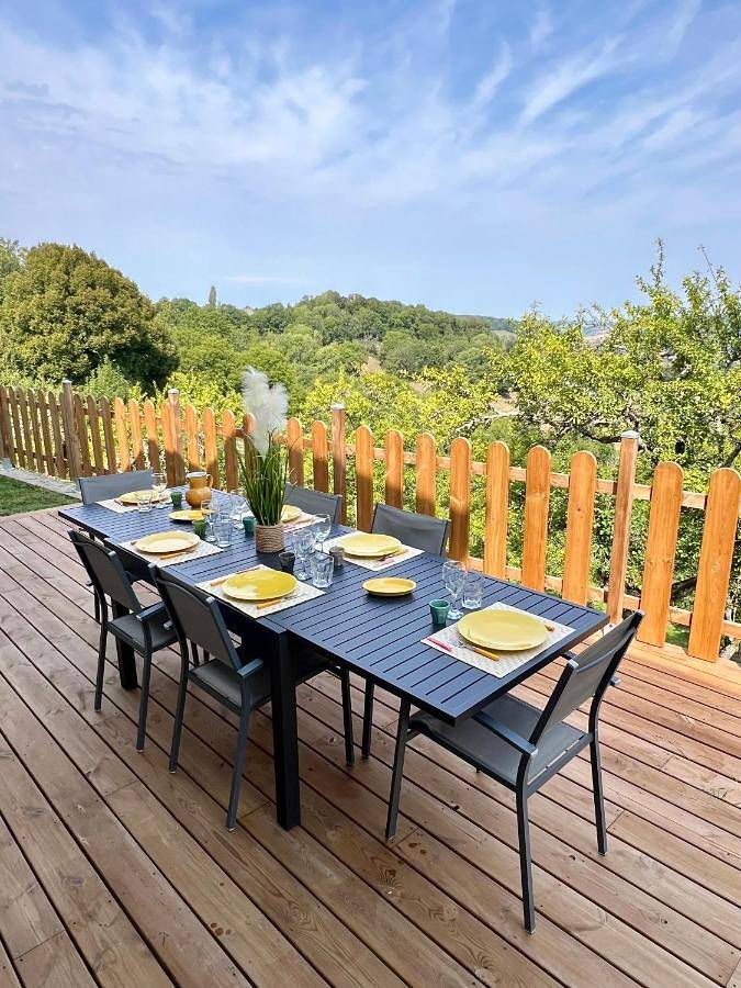 Location de vacances pour 6 personnes, avec Terrasse et Jardin ainsi que Vue sur le lac et Vue dans Civry-en-Montagne