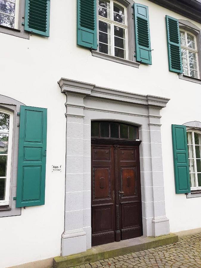 Ganze Wohnung, Ehem. Sommerresidenz von Fürst Friedrich Iii. App.1 und App.2 in Kirn, Landkreis Bad Kreuznach