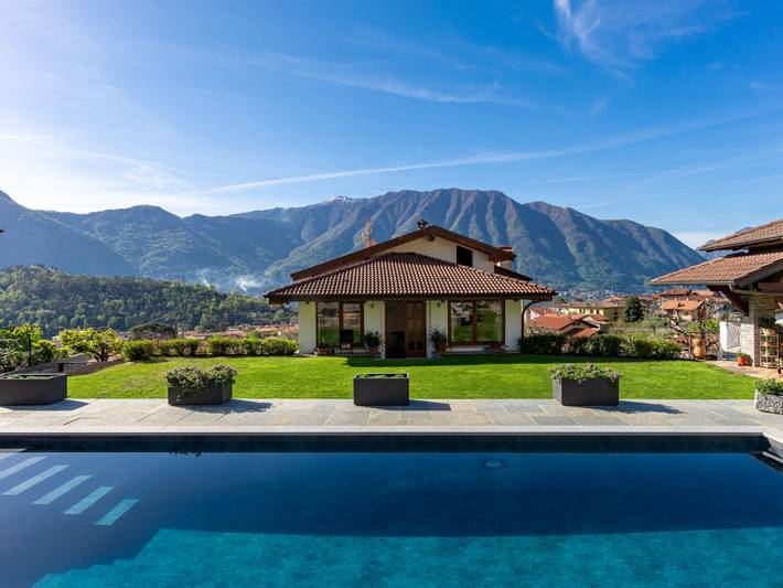 Gîte pour 7 personnes, avec vue sur le lac et terrasse à Lenno - 3