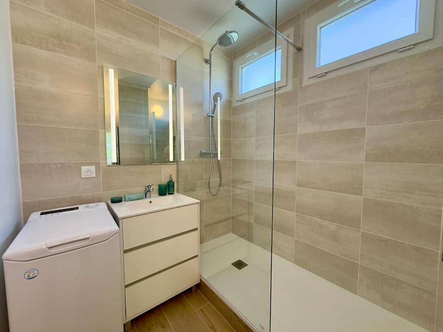 Appartement entier, 2 Pas du Château - Studio - Stationnement in Fontainebleau, Seine-et-Marne