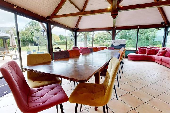 Gîte pour 15 personnes, avec sauna ainsi que balcon et jardin, animaux acceptés