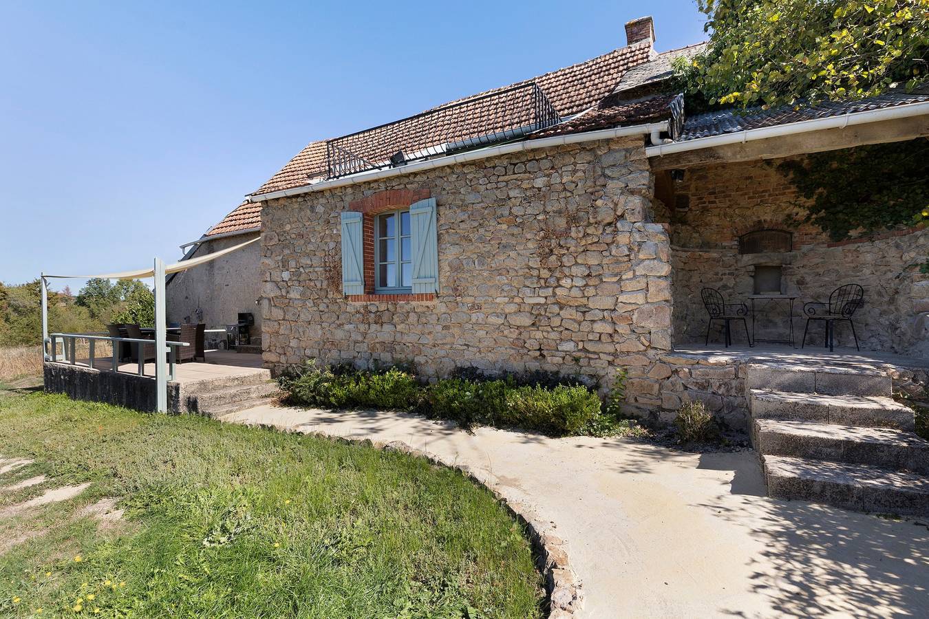 Gîte Grand-mère avec climatisation, piscine privée, terrasse privée et Wi-Fi in Région d'Aubussargues