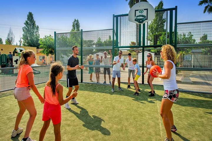 Camping pour 4 personnes, avec terrasse et piscine, animaux acceptés à Vic-la-Gardiole - 4