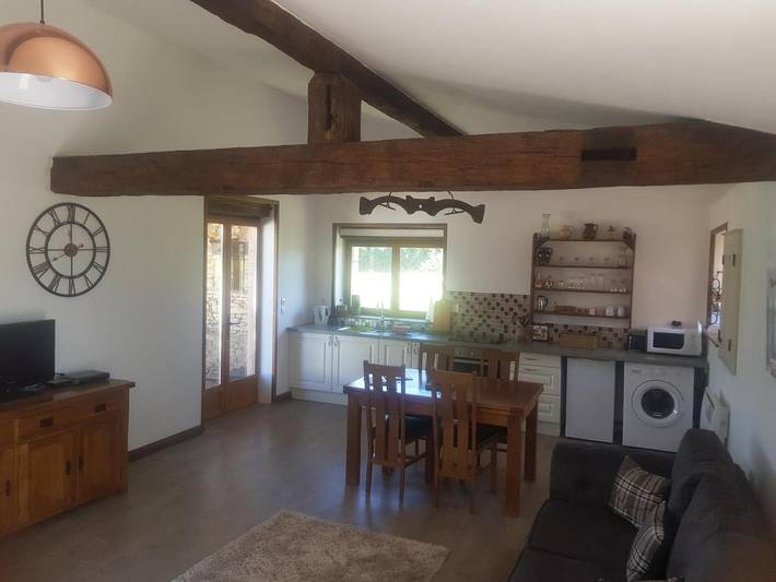 Location de vacances pour 2 personnes, avec terrasse et piscine ainsi que vue et jardin à Mauprévoir - 3