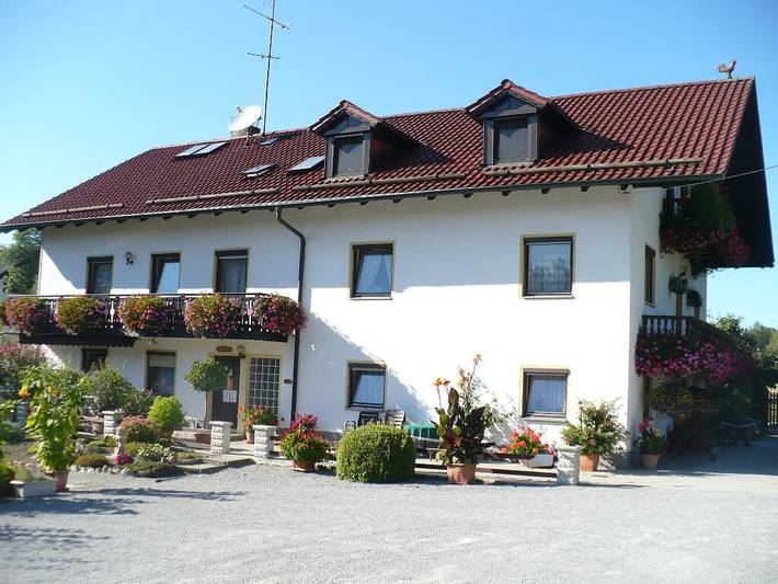 Apartamento vacacional entero, Ferienwohnungen Erntl - Rustikales Holzhaus in Bad Griesbach im Rottal, Bayerische Golf und Thermenland