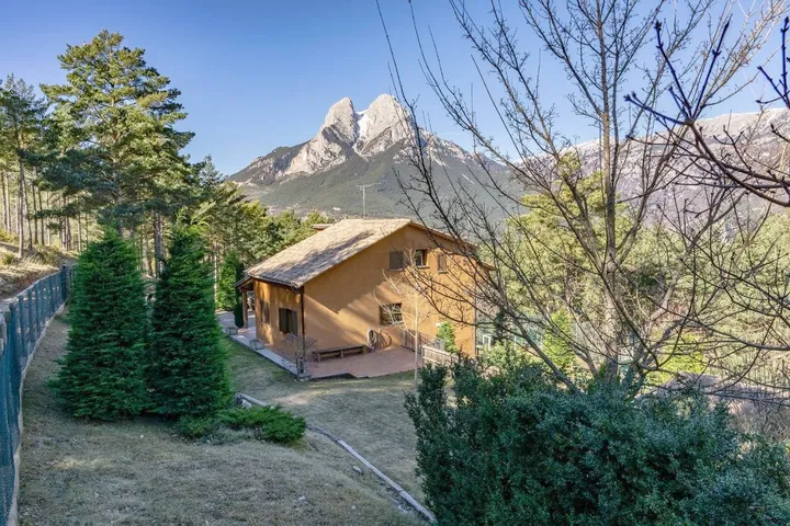 Casa rural para 12 personas, con vistas además de jardín y piscina, Se admiten mascotas - 1