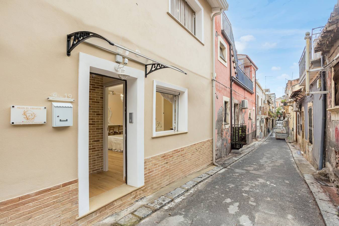 Entire apartment, Apartment 'Maison Del Viaggiatore - 2' with Wi-Fi and Air Conditioning in Catania, Catania Province