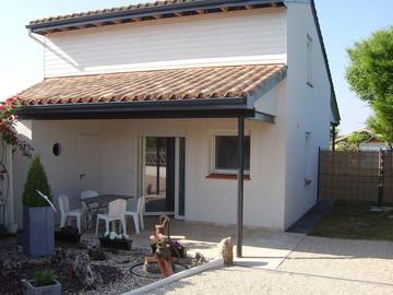 Gîte pour 3 personnes, avec terrasse ainsi que piscine et jardin dans le Lot