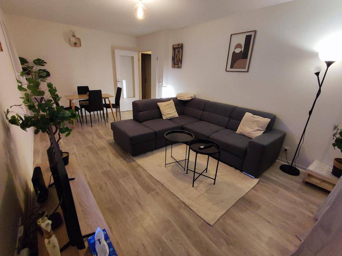 Appartement entier, T3 lumineux avec grande terrasse et parking sécurisé in Chenôve, Région de Dijon