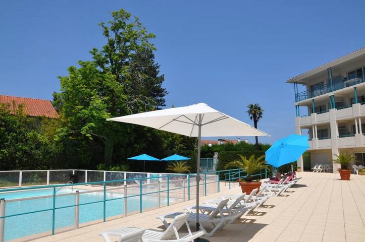 Gîte pour 3 personnes, avec vue ainsi que jardin et piscine dans Golf De La Nivelle - 4
