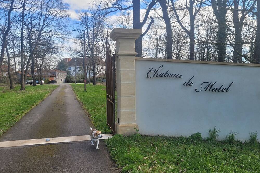 Découvrez le Gîte des Loges, un havre de paix au sein du Château de Matel ! in Roanne, Région de Roanne