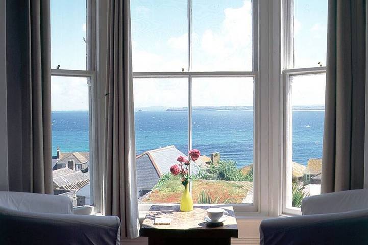 Vacation rental for 12 people, with terrace and yard, with pets in South West England