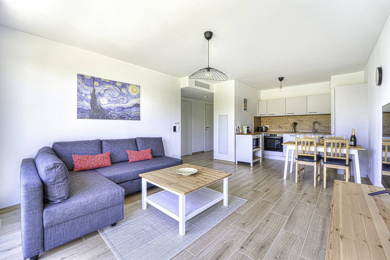 Apartamento entero, Appartement Fleuri, vue mer - Welkeys in Saint-Laurent-du-Var, Region de Cannes