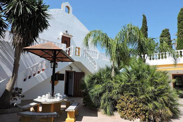 Gîte pour 14 personnes, avec Terrasse et Jardin à Jerez de la Frontera