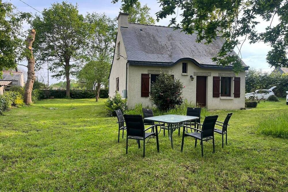 Petite Maison, à 3km de la mer, sur grand jardin clos in Moëlan-sur-Mer, Côte de Cornouaille