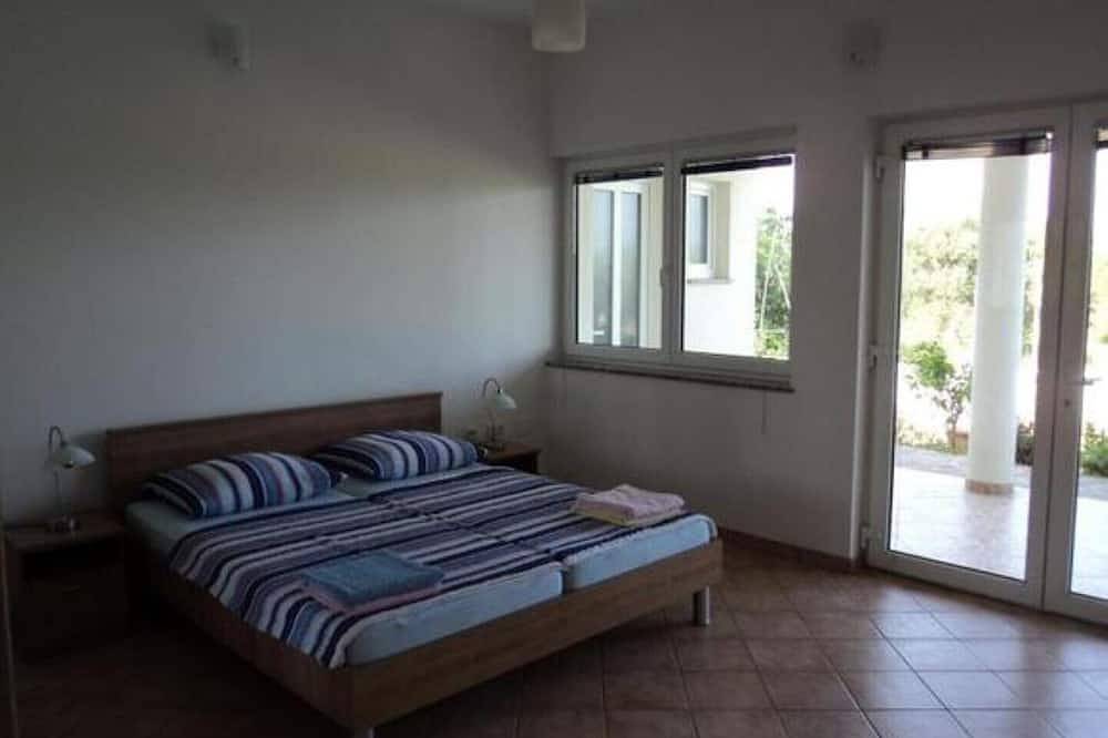 Entire apartment, Apartment 100m from sea, with covered terrace, citrus trees in Sveti Filip i jakov, Zadar