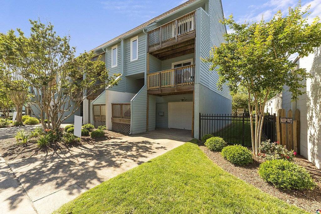 Ganze Wohnung, 25th Street by the Sea! Superb Two Bedroom Condo 500 ft from Ocean w/Garage in Virginia Beach