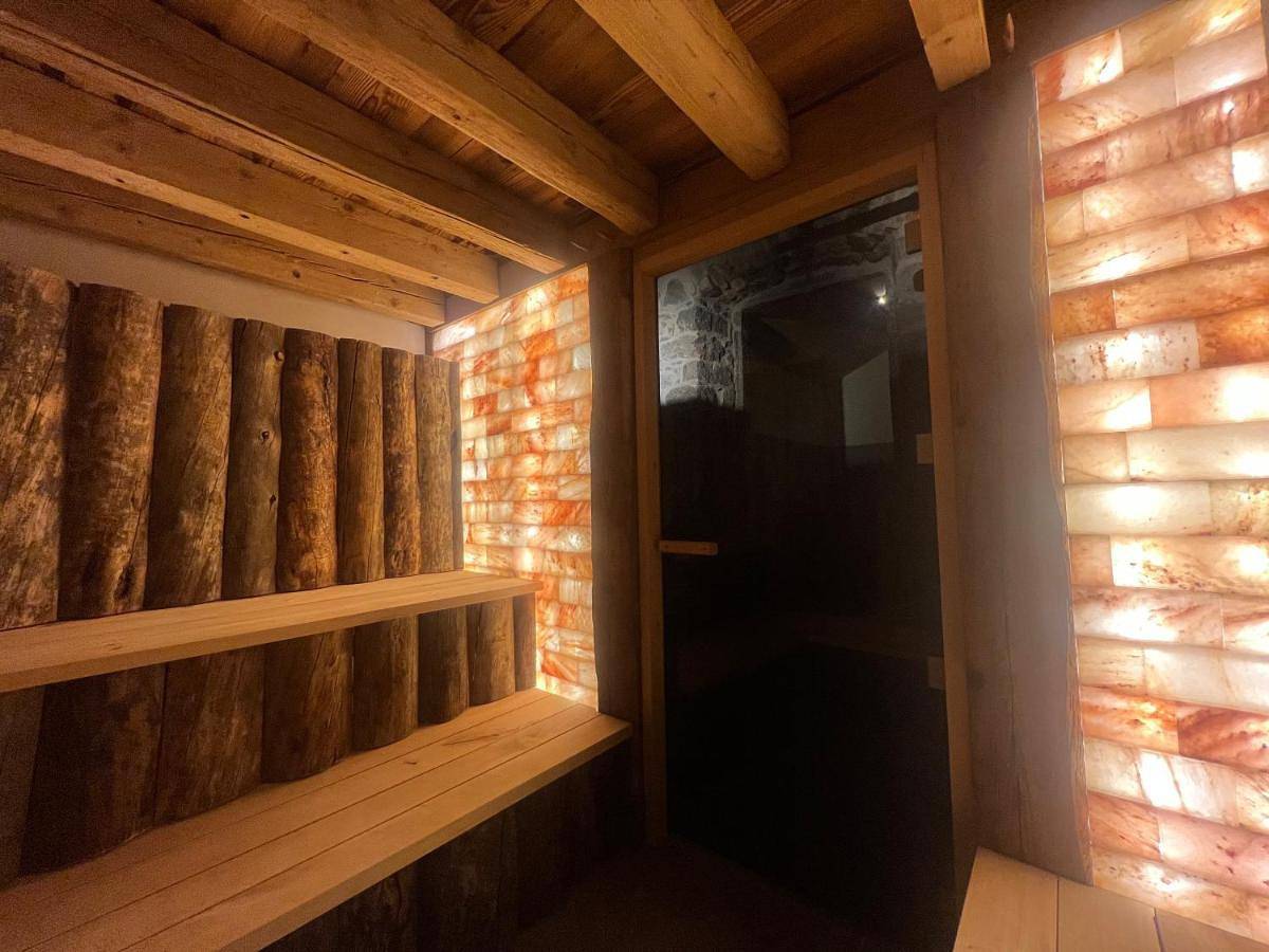 Gite Roche Des Ducs Piscine toute l'année, Spa Sauna Hammam Accès Illimité in Rochesson, Parc naturel régional des Ballons des Vosges