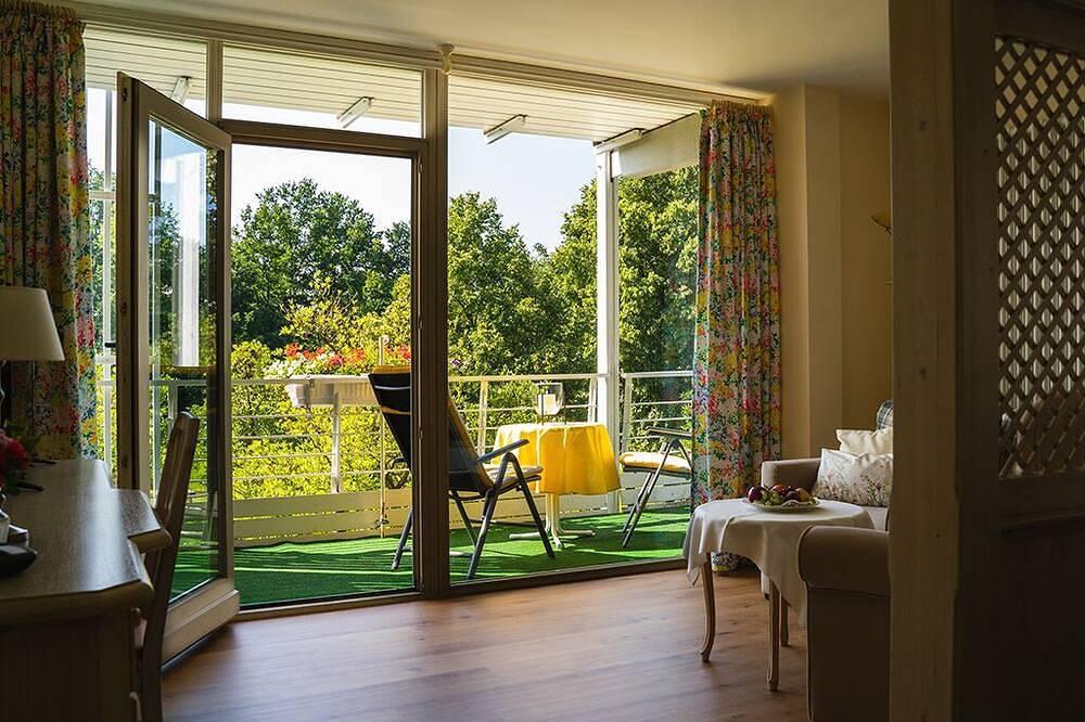 Ganze Wohnung, Ferienwohnung mit Balkon und Blick in den Garten in Bad Birnbach, Bayerische Golf und Thermenland