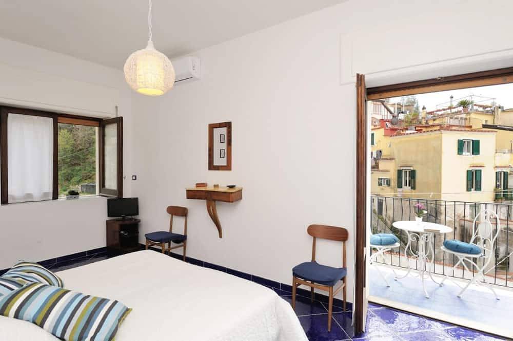 Apartamento entero, Maiori reginella con terraza con vistas al mar, Wi-Fi, Aria y cerca de Amalfi in Maiori, Costa Amalfitana