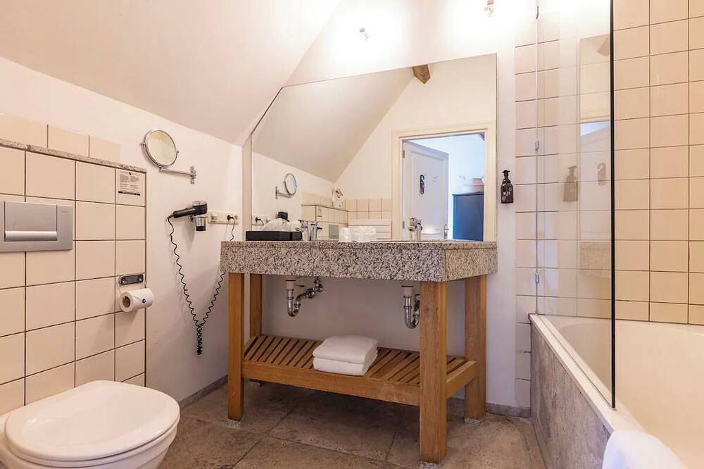 Prime Location with Nature Access! Free Parking, Dining! Near Stuw Belfeld in Baarlo, Limburg (Niederlande)
