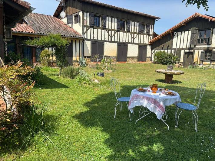 Appartement de vacances pour 2 personnes, avec Terrasse ainsi que Piscine et Vue dans Mont-de-Marsan