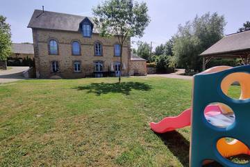 Maison de vacances pour 15 personnes, avec jardin dans Mayenne