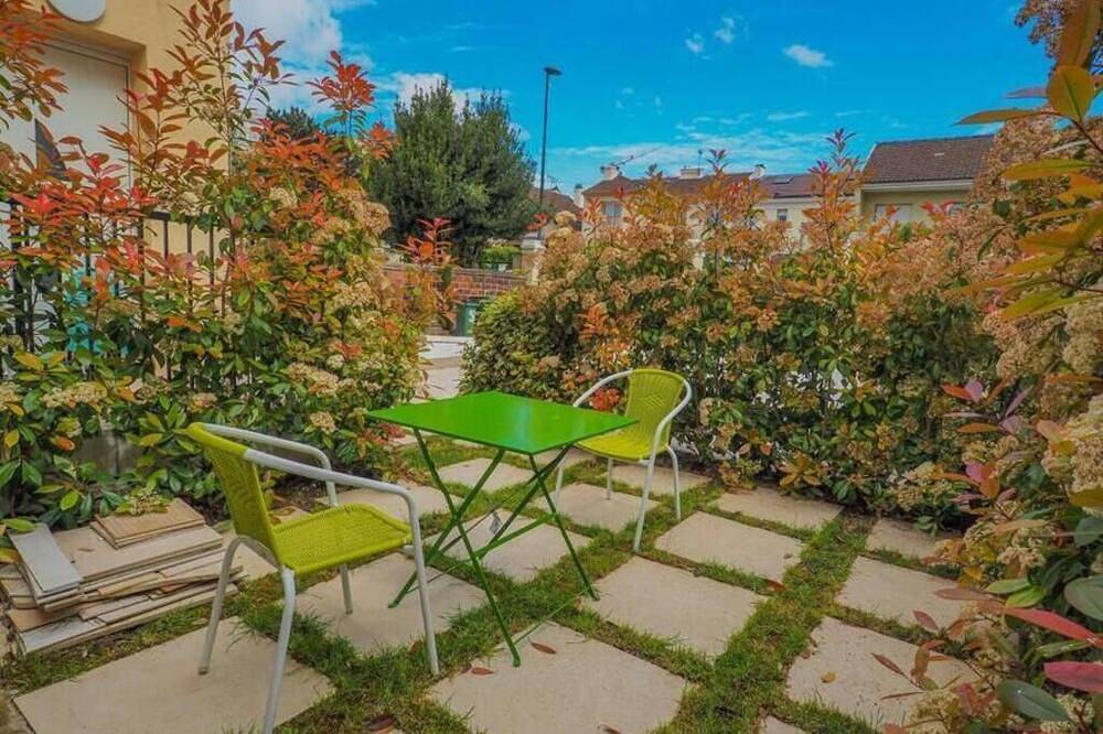 T2 house with terrace and private parking, near M4 and Rer B in Bagneux, Hauts-de-Seine